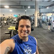 Soy una persona apasionada por el fitness. Quiero dar clases a gente que quieran dar un cambio en su físico.